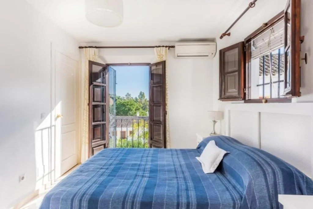 Vakantiehuis En- Cozy Andalusian Style Townhouse In Marbella Villa