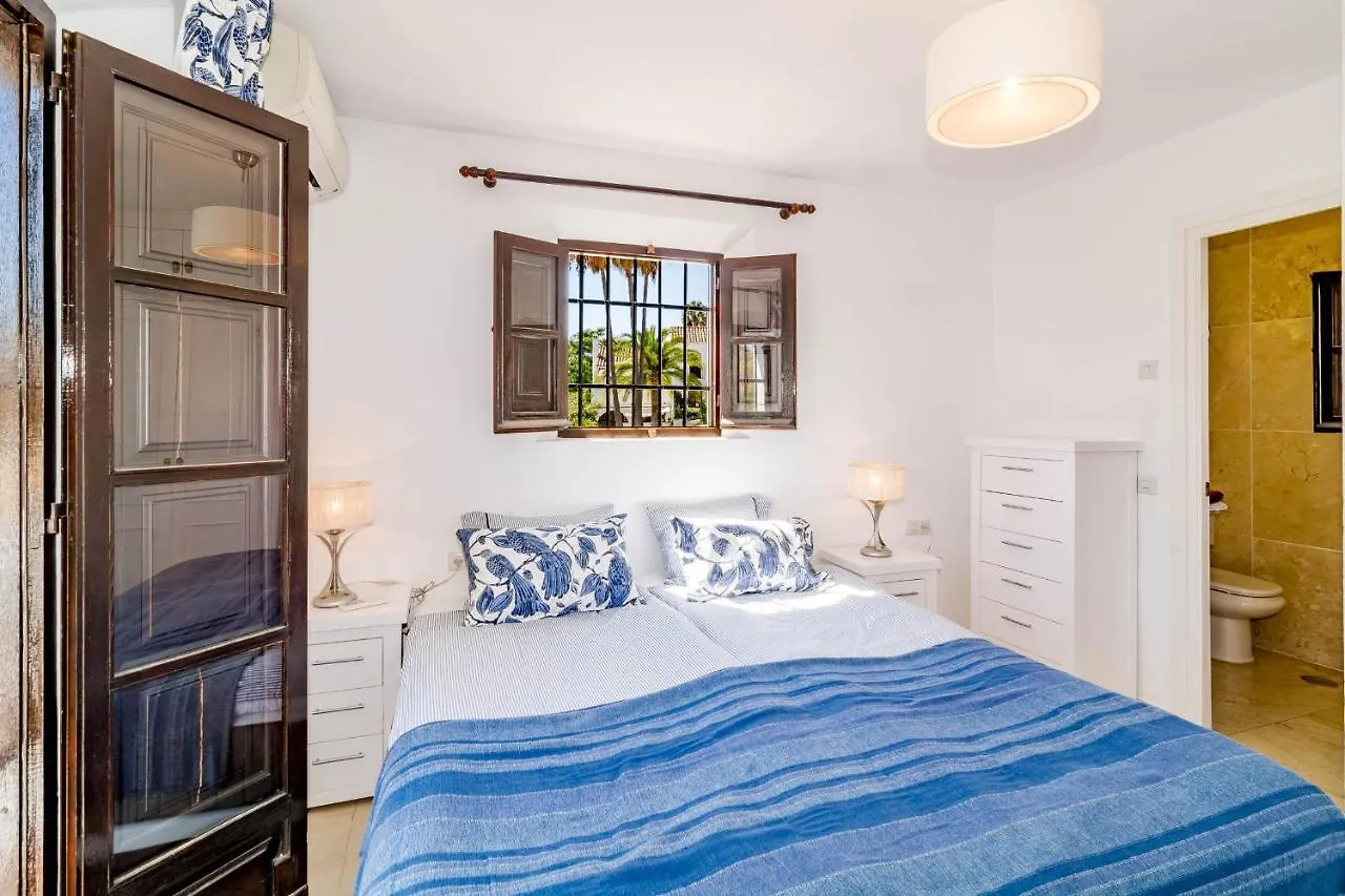 En- Cozy Andalusian Style Townhouse In Marbella Villa 0*,  Spanje