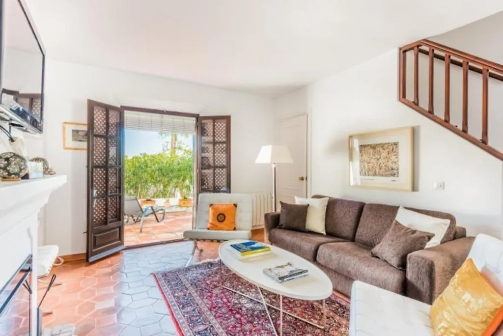 Vakantiehuis En- Cozy Andalusian Style Townhouse In Marbella Villa