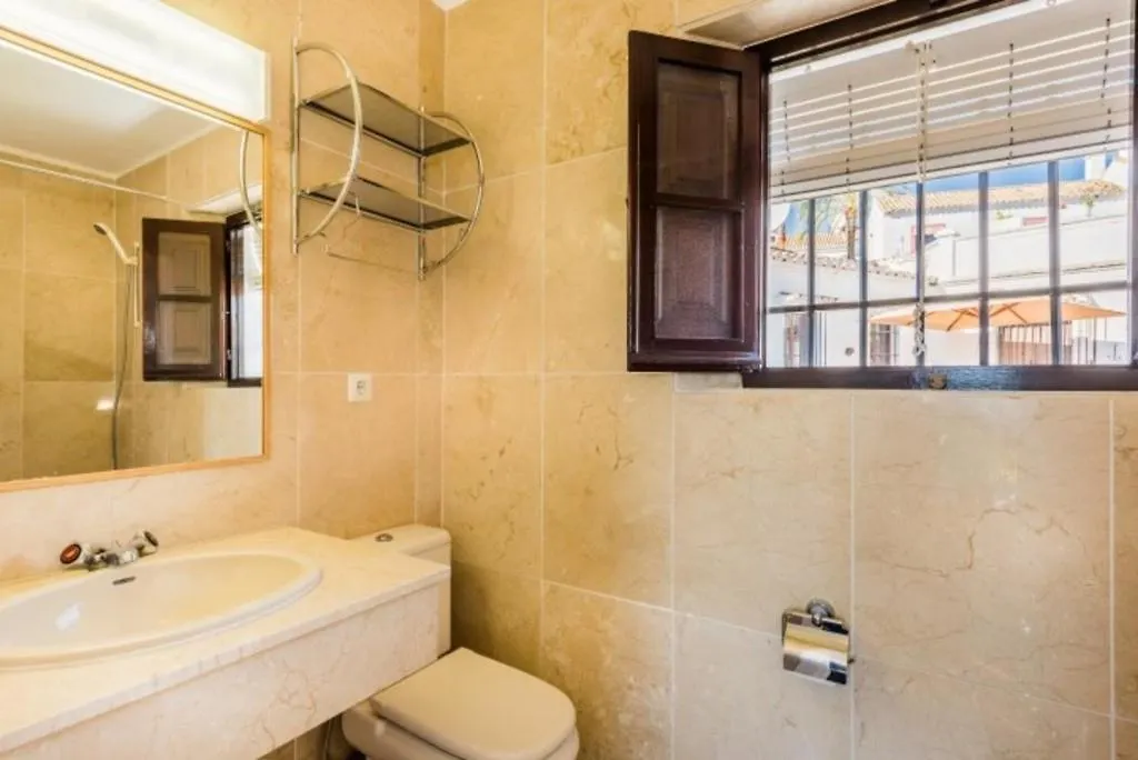 Vakantiehuis En- Cozy Andalusian Style Townhouse In Marbella Villa