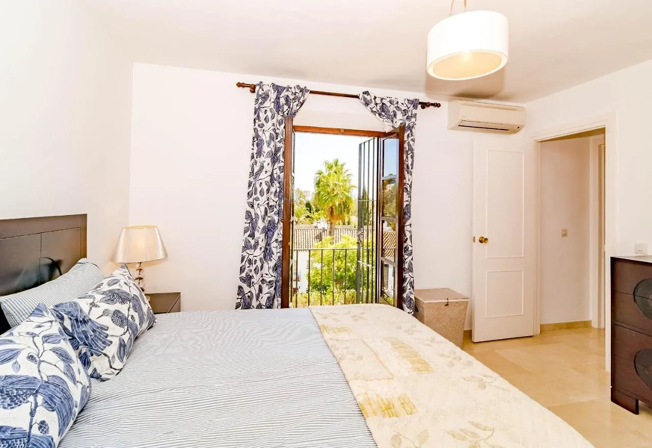 En- Cozy Andalusian Style Townhouse In Marbella location